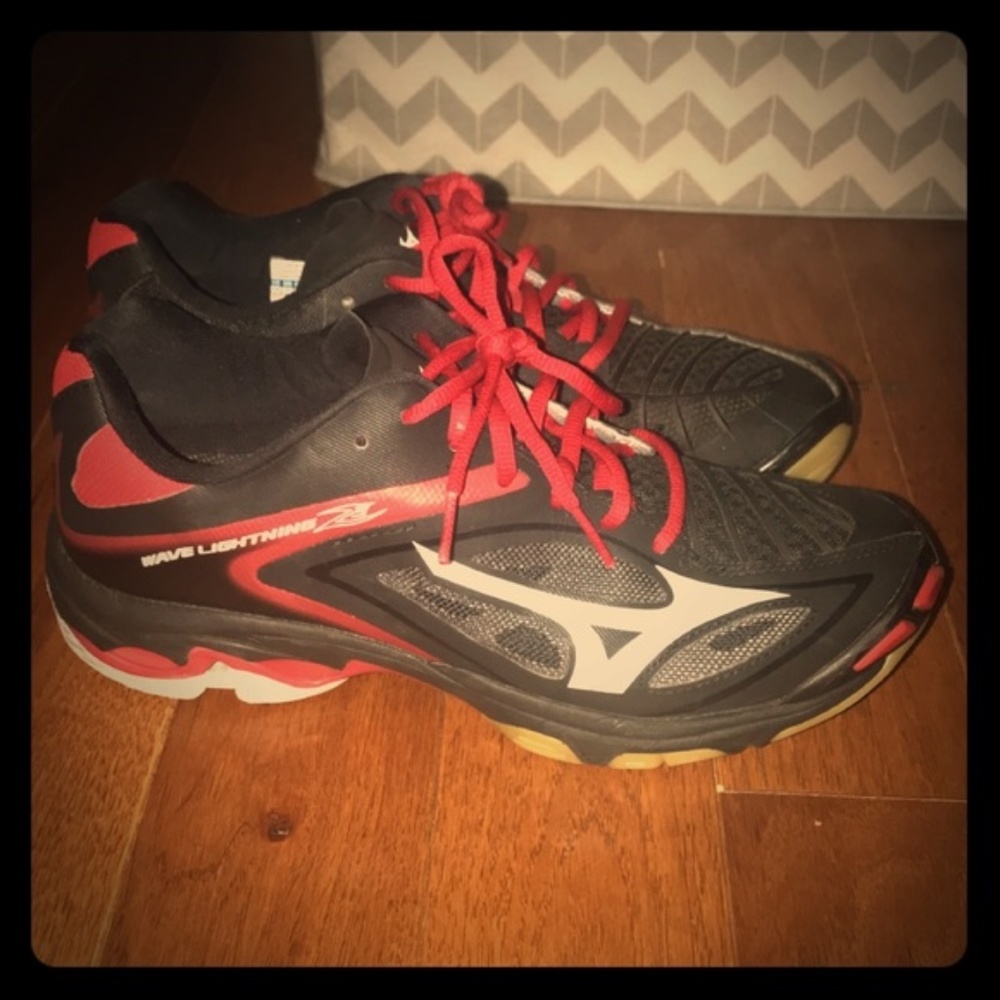 Mizuno volleyball & tennis shoes red & black